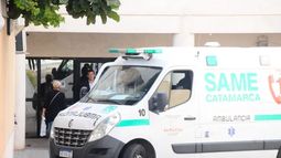 Terrible choque: dos jóvenes en moto se estrellaron de frente contra un árbol Terrible choque: dos jóvenes en moto se estrellaron de frente contra un árbol