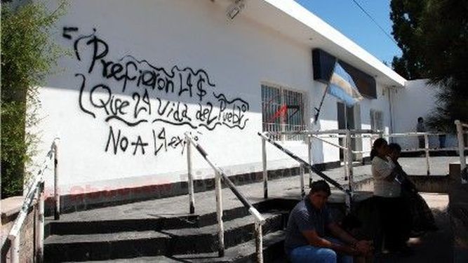 Vandalismo en la Terminal de ómnibus y el Banco Nación