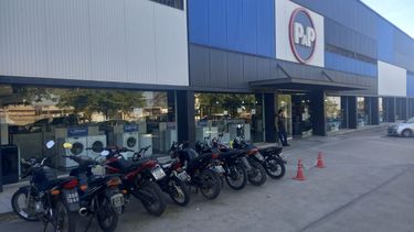 Corralones. Las multinacionales no entregan mercadería, pero por ahora hay stock.