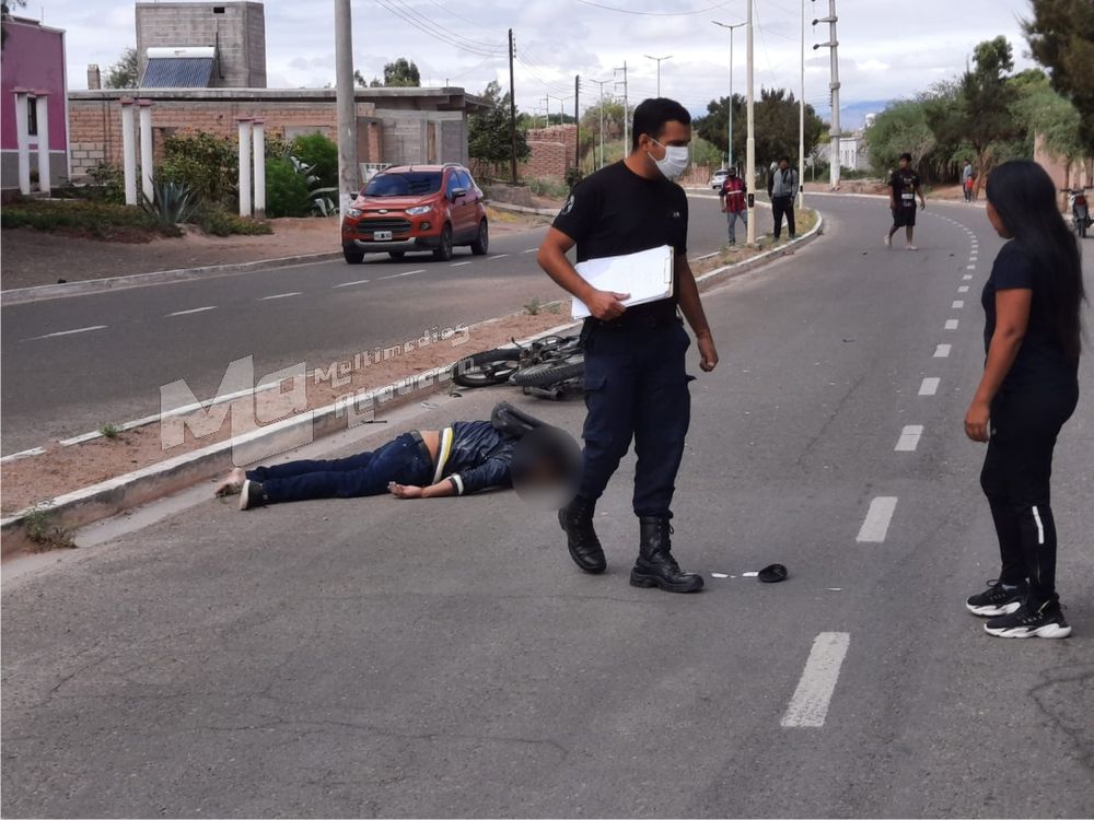 Impacto. El conductor iba sin casco y según las pericias preliminares, se durmió y terminó malherido.&nbsp;