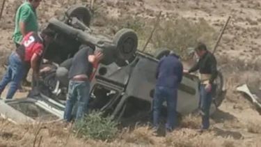 Desastre. En la Ruta Provincial 33 volcó una camioneta con 4 personas.
