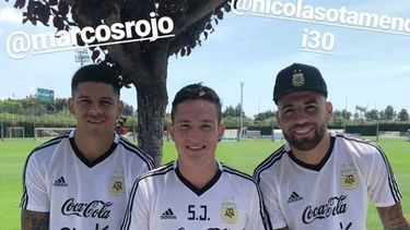 moreno, con custodia de lujo: el catamarqueno junto a rojo y otamendi