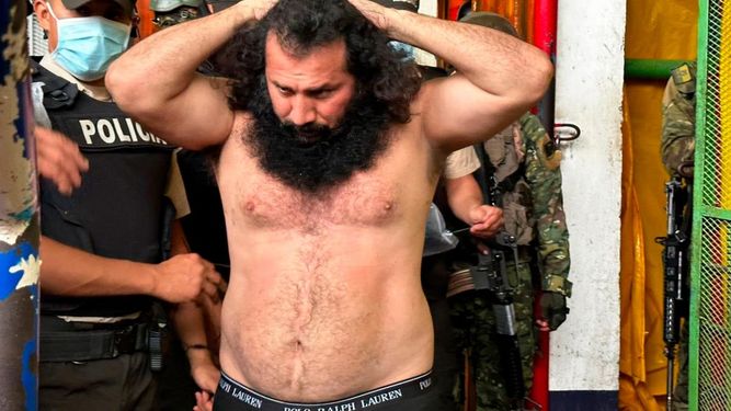 Deportan a la familia del prófugo narco Fito Macías