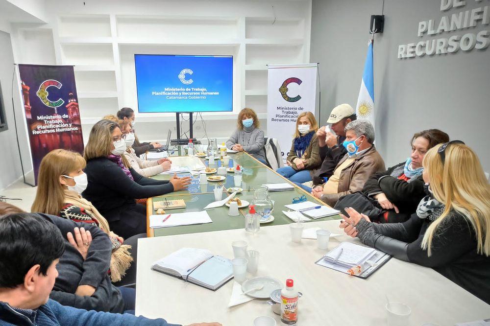 Reunión con la Intersindical Docente.jpg