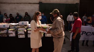 Entrega de indumentaria para empleados del municipio de Valle Viejo