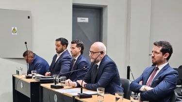 Partes. Aguilar, la defensa, la Fiscalía y la querella en el epílogo de la audiencia en la OGA. &nbsp;