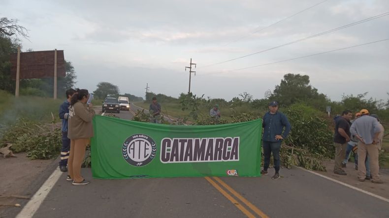 Bañado de Ovanta: municipales cortan Ruta 64