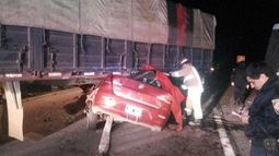 Cuatro muertos y una niña grave tras un choque en la ruta 8