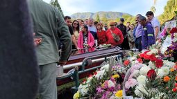 Último adiós de familiares, amigos y colegas a la folclorista Silvia Pacheco