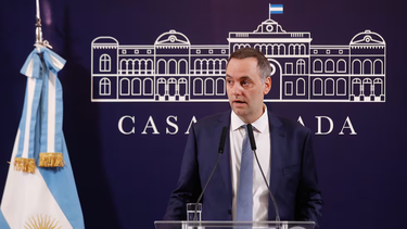 el gobierno extendio por un ano la suspension de la pauta oficial