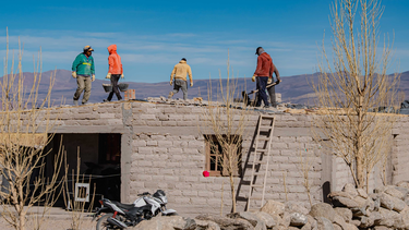 continua la contencion de vecinos y reparacion de danos en laguna blanca