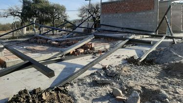 El viento derribó paredes en la obra del centro comercial de La Gruta