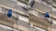 un hombre cayo de un cuarto piso pero sobrevivio tras impactar sobre un patrullero un hombre cayo de un cuarto piso pero sobrevivio tras impactar sobre un patrullero