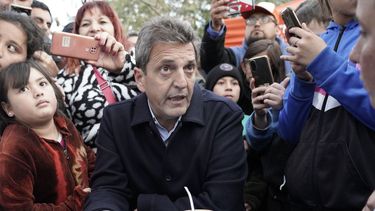 Massa, en acto con movimientos sociales