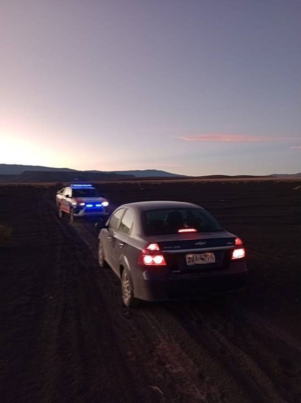 Policías en acción. Los efectivos guiaron a la pareja uruguaya.