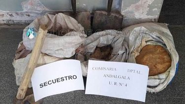 Secuestraron 57 kg de rodocrosita y aprehendieron a seis personas