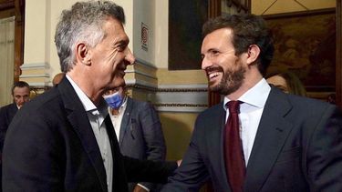 Encuentro. Macri junto a Casado Blanco en el Club Español