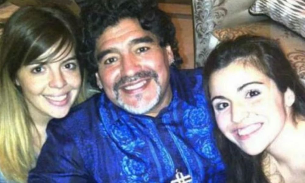 Gianinna y Dalma Maradona junto a su papá, Diego