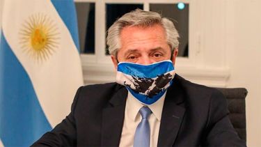 Fernández tuiteó: Me encuentro bien, sin síntomas de ningún tipo