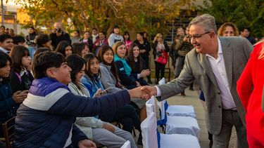 sigamos conectados: mas alumnos de capital recibieron sus netbooks