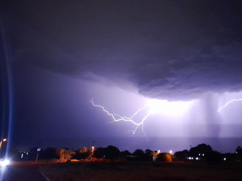 Impactante. La imagen de uno de los rayos que cayó el martes.
