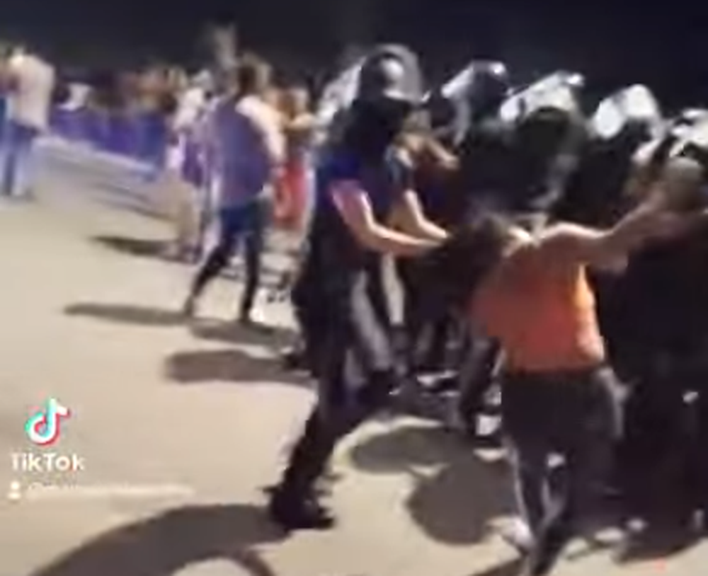Denuncian violencia policial a la salida de un boliche.&nbsp;