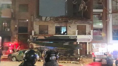 tragedia en cordoba: el techo de un edificio colapso sobre un bar y murio una persona
