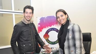 donaron un traje de carlos bazan al museo del poncho
