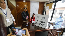 Ecuador elige presidente en medio de incertidumbre y polarización