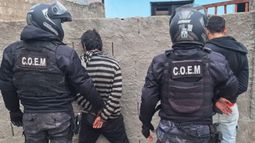 Aprehenden a dos jóvenes sospechosos de amenazar de muerte a su propia madre