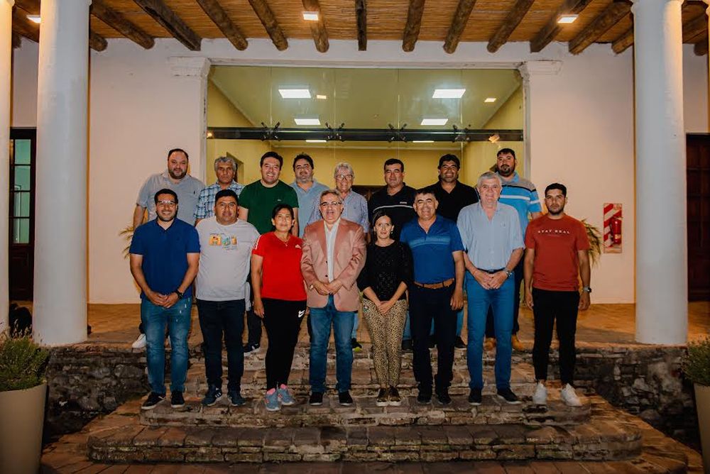 Raúl Jalil y Roberto Brunello se reunieron con los representantes de los once clubes de la provincia que competirán en el Torneo Regional Federal Amateur 2023/24.