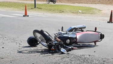 el pantanillo: grave accidente entre una moto y una camioneta