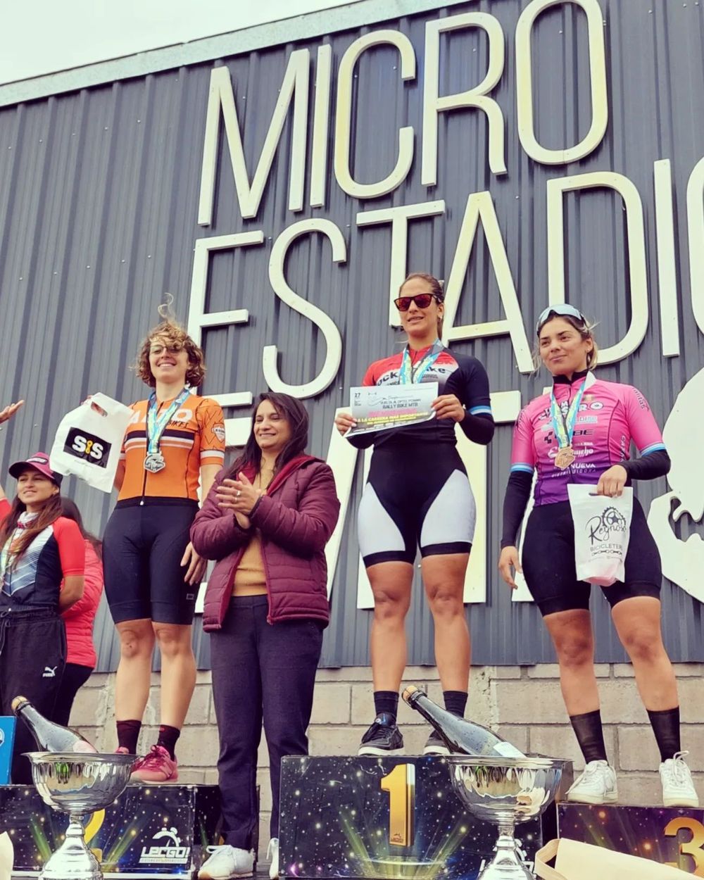 Ana Laura Acuña. se impuso en la general y en damas elite.