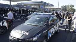 Policía de Santa Fe: protestas por mejoras salariales y 20 efectivos pasados a disponibilidad Policía de Santa Fe: protestas por mejoras salariales y 20 efectivos pasados a disponibilidad