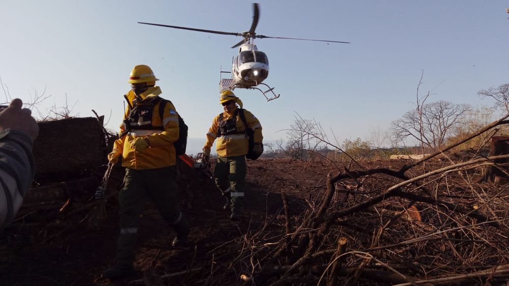 Brigadistas catamarqueños colaboran en un incendio en Jujuy