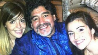 Gianinna y Dalma Maradona junto a su papá, Diego