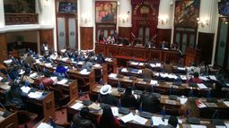 Bolivia: suspenden Asamblea para contribuir al diálogo