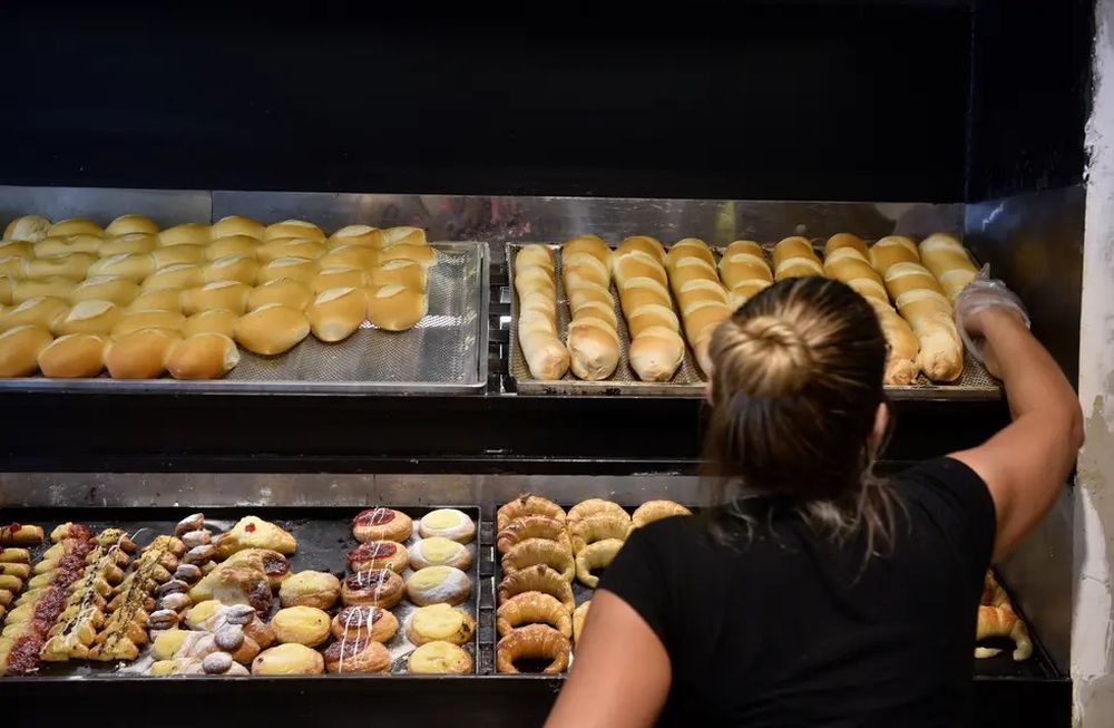 Preocupados. El pan tiene un valor de referencia de hasta $850 por kilo, el lunes actualizarán los precios.&nbsp;&nbsp;