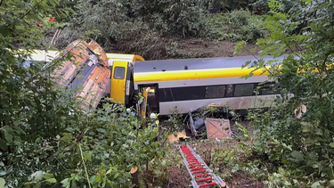un tren descarrilo en el sur de alemania: tres muertos y varios heridos