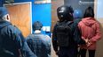 detuvieron a un hombre y una mujer acusados de robarle el celular a un jubilado