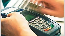 Adolescente estafador: gastó 50.000 pesos con tarjetas de crédito que encontró en la calle