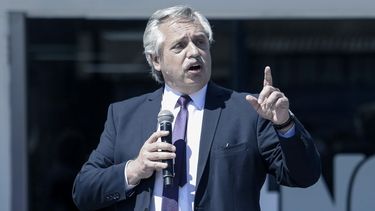 Fernández encabeza un acuerdo para fabricar más de 1000 coches de tren