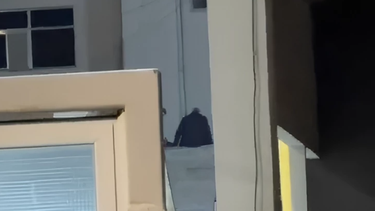 protesta docente en chubut: aseguran que el ministro escapo del edificio por el techo