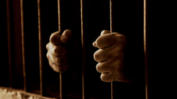 Imputan a un hombre por amenazar a su madre en la zona oeste de la ciudad Imputan a un hombre por amenazar a su madre en la zona oeste de la ciudad