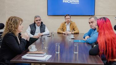 Jalil, Caria, Mascheroni y Soria, con Vanesa, una de las representantes de los trabajadores.&nbsp;