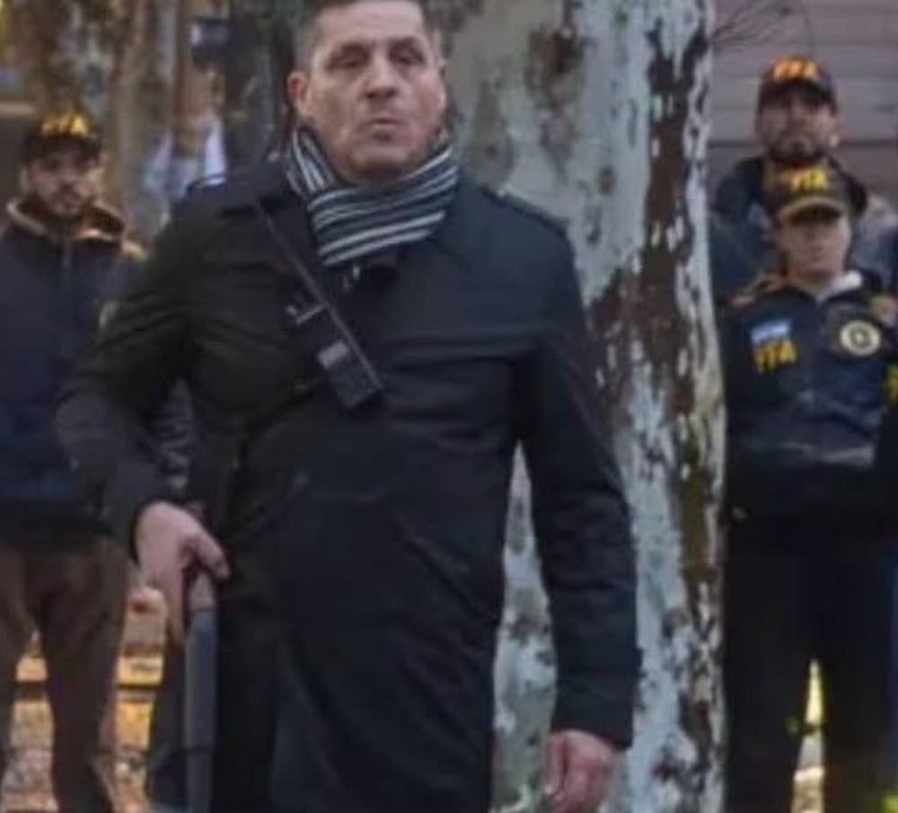Imágenes de un agente de civil armado durante la protesta generaron pedidos de explicaciones