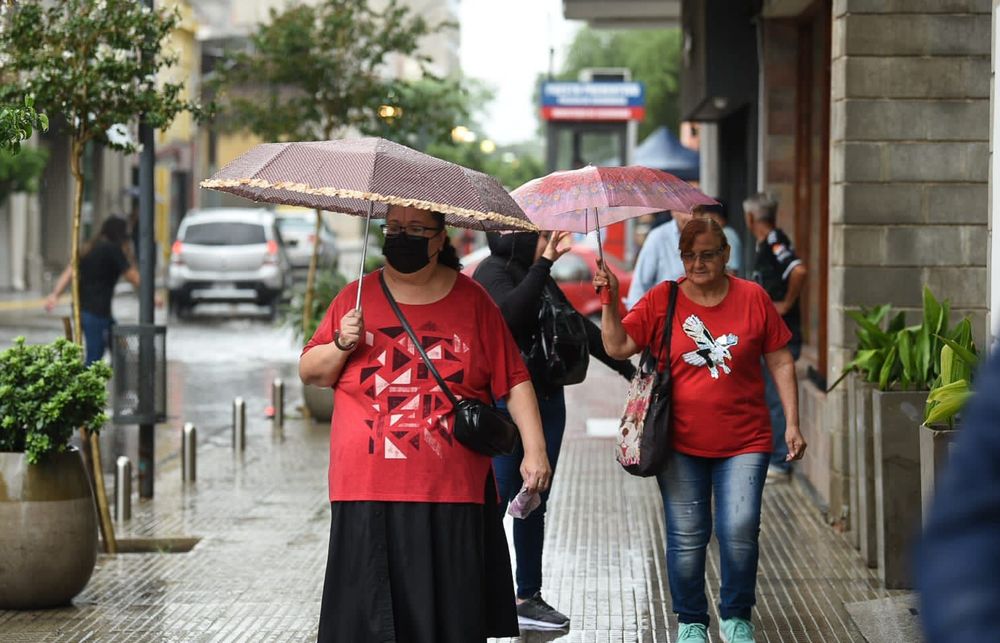 Alivio. Luego de una semana calurosa y una lluvia que se hizo esperar, la gente disfruta del fresco.