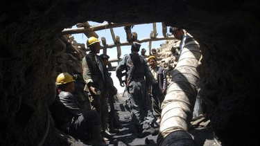 mas de treinta mineros quedaron atrapados por el derrumbe de una mina de carbon
