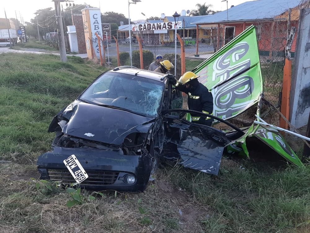 Accidente en Valle Viejo: una mujer se salvó de milagro