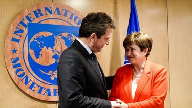 el gobierno le pagara al fmi us$1.900 millones para sostener la negociacion